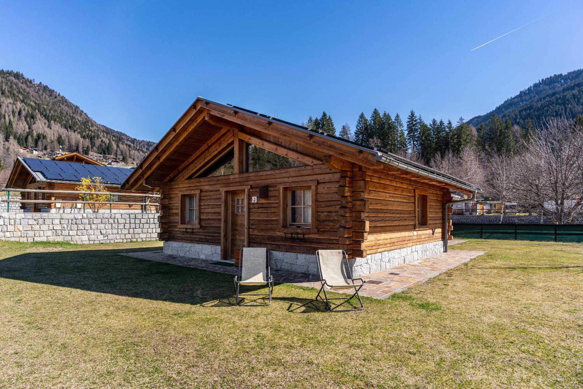 마돈나 디 캄필리오 Chalet Camping Fae 3 빌라 외부 사진